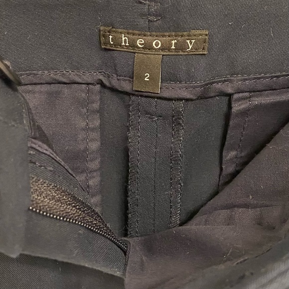 Theory - Like New - Dark Navy Blue Shorts in Women’s Size 2 - Picture 4 of 5
